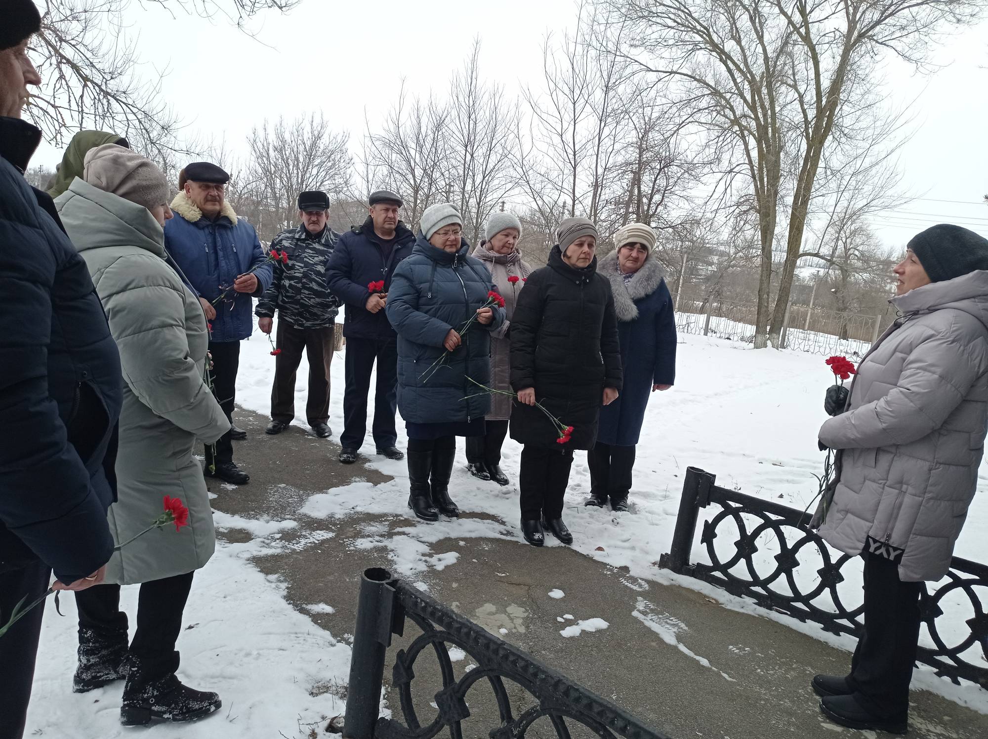 торжественная церемония возложения  цветов.